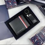 محفظة ميدالية تومي هيلفيغر رجالي اسود جلد طبيعي