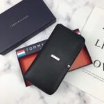 محفظة تومي هيلفيغر للجنسين