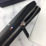 محفظة تومي هيلفيغر للجنسين