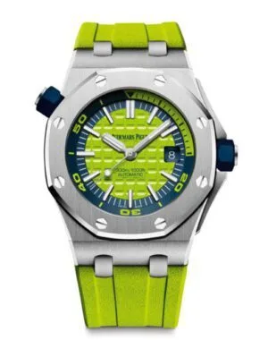 ساعه منِAudemars Piguet تعمل بعدادات بلون اخضر وسير اخضر من المطاط