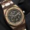 ساعة ِAudemars Piguet تعمل بعدادات بلون اسود  وسير نحاسى من المعدن