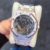 ساعة ِAudemars Piguet تعمل بعدادات بلون اسود وسير فضى من المعدن