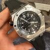 ساعه منِAudemars Piguet تعمل بعدادات بلون اسود  وسير اسود من المطاط