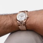 ساعة رولكس لاند دويلر للرجال روز جولد مينا بيضا