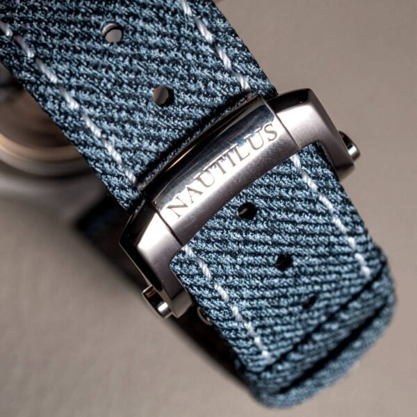 ساعة باتيك فليب استيك أزرق قماش وجلد – مينا أزرق مع مؤشر عدادات