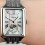 ⁦ساعة فوسيل حريمي استيك معدن فضي – مينا فضي لؤلؤية مع مؤشر شمسي قمري⁩ - الصورة ⁦2⁩