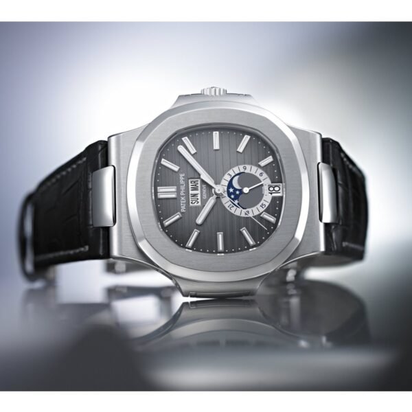 ساعة باتيك فيليب ناوتيلاس سوبر كلون