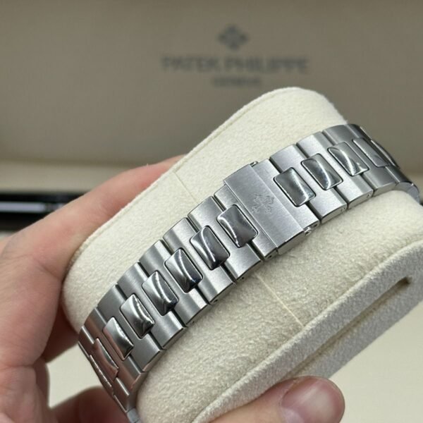 Patek Philippe Nautilus 5712/1A-001