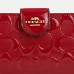 محفظة كوتش COACH حريمي أحمر جلد لامع سيجنتشر CV414