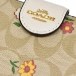 محفظة كوتش COACH حريمي سيجنتشر موديل CH480