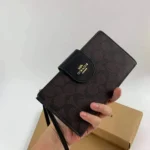 محفظة موبايل كوتش COACH حريمي سيجنتشر موديل C2874