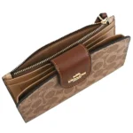 محفظة موبايل كوتش COACH حريمي سيجنتشر بسوار معصم CW780