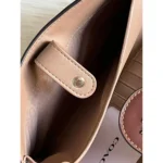محفظة موبايل كوتش COACH حريمي سيجنتشر بسوار معصم CW780