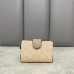 محفظة كوتش COACH حريمي سيجنتشر فضي موديل CW786
