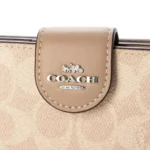 محفظة كوتش COACH حريمي سيجنتشر فضي موديل CW786