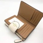 محفظة كوتش COACH حريمي سيجنتشر بنقشة الكرز موديل CF401