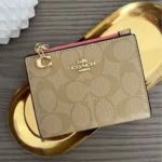 محفظة كروت كوتش COACH حريمي سيجنتشر موديل 78002