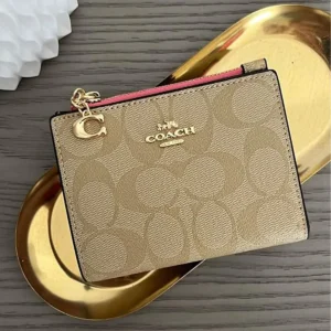 محفظة كروت كوتش COACH حريمي سيجنتشر موديل 78002