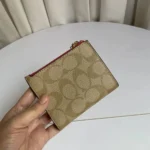محفظة كروت كوتش COACH حريمي سيجنتشر موديل 78002
