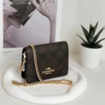محفظة كوتش COACH ميني بسلسلة سيجنتشر موديل CZ278