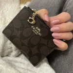 محفظة كوتش COACH حريمي سيجنتشر موديل F78002 IMAA8