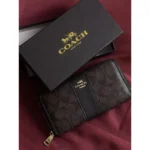 محفظة كوتش Coach حريمي سيجنتشر بسوستة موديل F54630