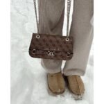 حقيبة كتف نسائية بيج من جيس Guess