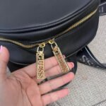 حقيبة ظهر نسائية سوداء من جيس Guess ، موديل Hwvy75 86320