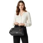 حقيبة يد نسائية سوداء من جيس Guess ، موديل SA917706