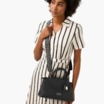 حقيبة يد نسائية سوداء من جيس Guess ، موديل SA917706