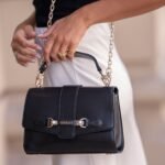 حقيبة يد نسائية سوداء من جيس Guess ، حقيبة كتف Hwvg95 00200
