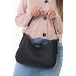 حقيبة كتف نسائية سوداء من جيس Guess ، موديل Hwevg839002