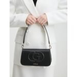 حقيبة كتف نسائية سوداء من جيس Guess ، موديل Hwevg951320
