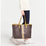 حقائب جيس Guess براون كوكيلات النسائية Hwss69 95230 لون بني