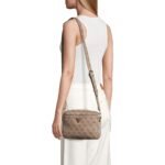 حقيبة كروس بودي نسائية من جيس Guess بلون بني لاتيه ، موديل Hwsg87 78140