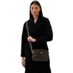 حقيبة كروس بودي بنية اللون من Guess للنساء Hwqg8778140