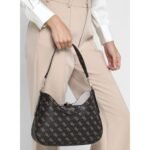 حقيبة كتف نسائية بنية اللون من جيس Guess ، موديل Hwesg839002