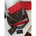 حقيبة كتف نسائية بنية اللون من جيس Guess