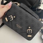 حقيبة كروسبودي نسائية من جيس Guess ، لون أسود فحمي ، موديل Hwsg87 44780
