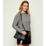 حقيبة كتف نسائية من جيس Guess باللون الأسود الفحمي Hwsg7993730 Clo