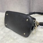 حقيبة يد نسائية من Guess ، لون فحمي ، موديل Hwsg7737050