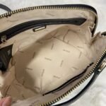 حقيبة يد نسائية من Guess ، لون فحمي ، موديل Hwsg7737050