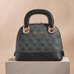 حقيبة يد نسائية من Guess ، لون فحمي ، موديل Hwsg7737050
