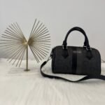 حقيبة يد نسائية رمادية من جيس Guess ، حقيبة كروس بودي HG997808