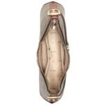 حقيبة كروسبودي نسائية من Guess بشعار جيس لاتيه ، لون بني فاتح ، رقم الموديل Hwsg7993730 Ltl