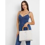 حقيبة يد نسائية من جيس Guess باللونين الوردي والأبيض ، موديل Hwag9337220 Ndl