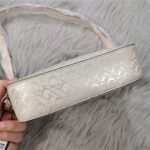 حقيبة كروسبودي بيضاء من جيس Guess للنساء طراز H2000029517624