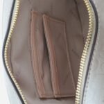 حقيبة كروسبودي بيضاء من جيس Guess للنساء طراز H2000029517624