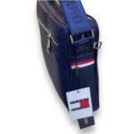 شنطة كروس تومي هيلفيغر بلون ازرق