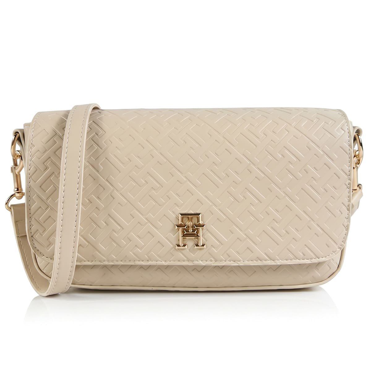 tommy-hilfiger-beige-monogram-embossed-women-crossbody-bag-gold-logo شنطة تومي هيلفيغر بيج مونوغرام كروس نسائية ببروش ذهبي